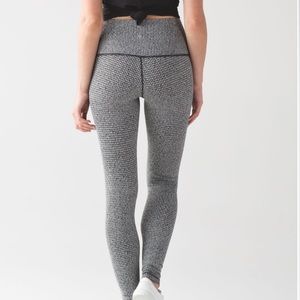 Lululemon Wunder Under High Rise Leggings Size 6 in Teeny Tooth White Black